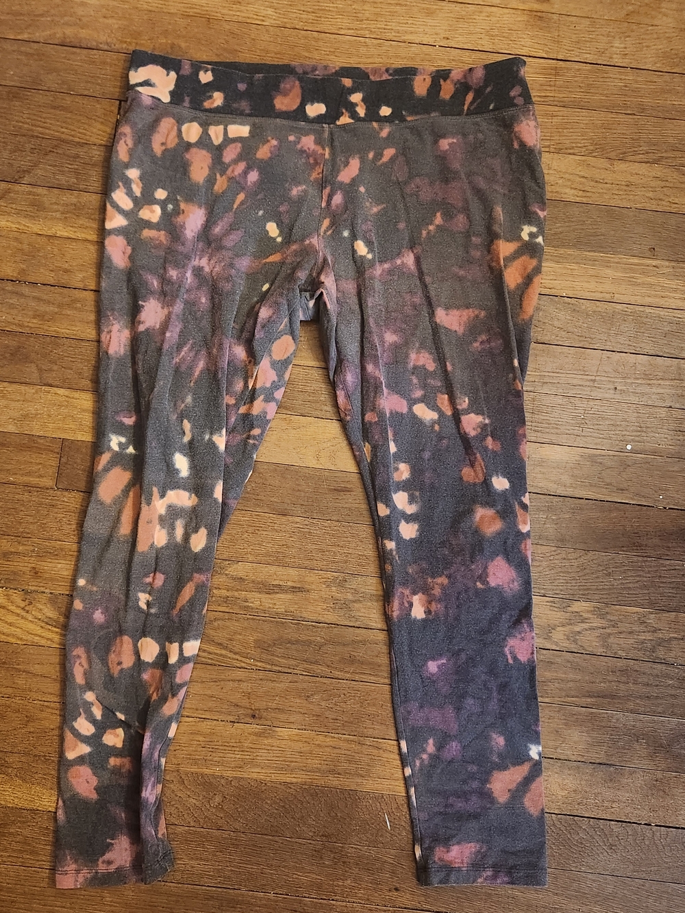 Sonoma Black Tie-Dye Leggings with Rust and Mauve Accents